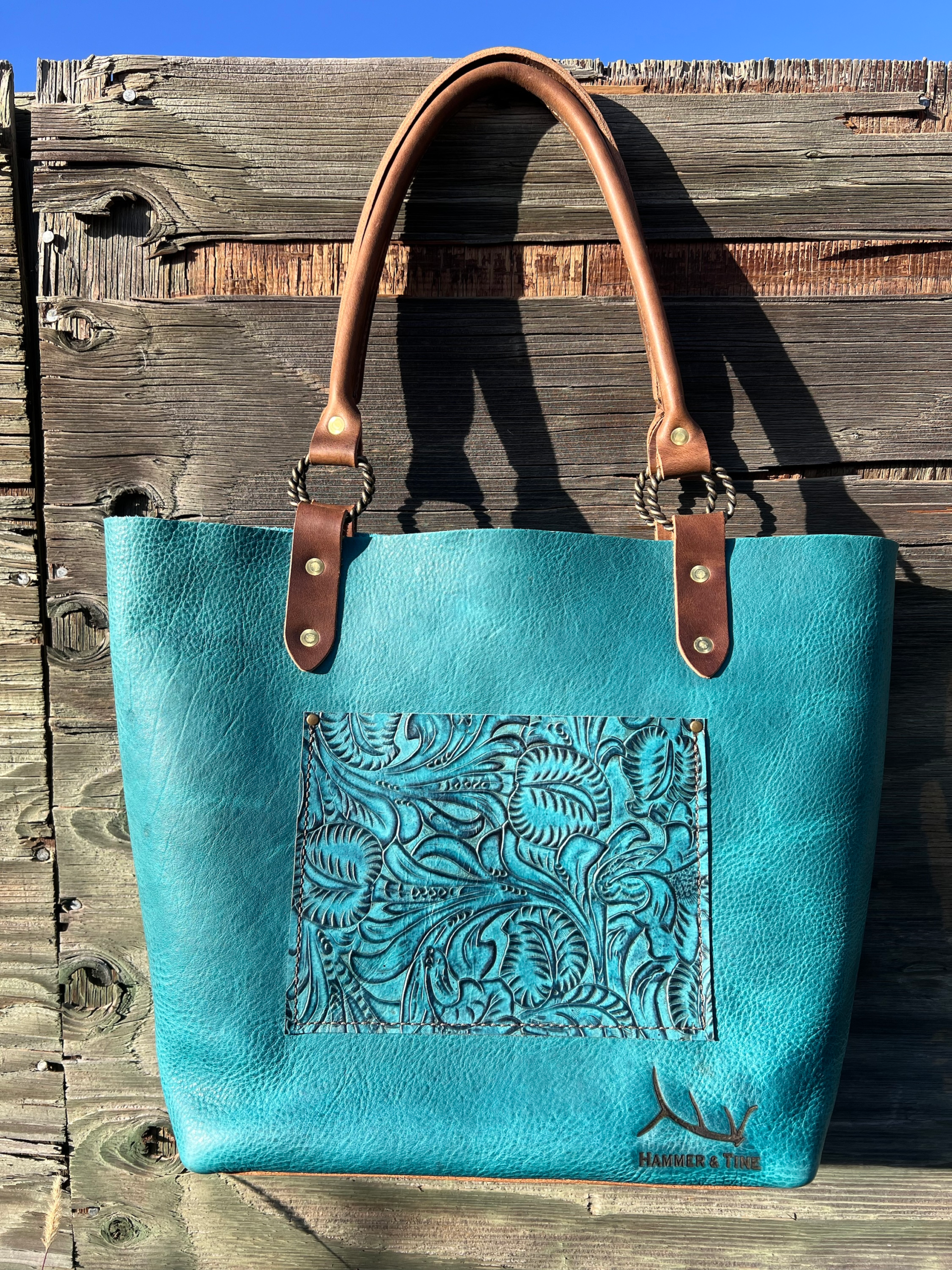 img_8119.webp Large Turquoise Leather Tote